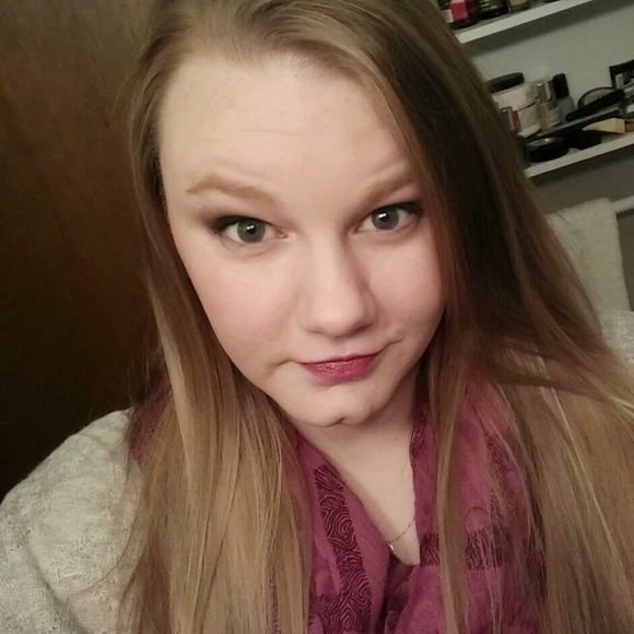 Meet your Posher, Ashlee - Picture 1 of 1